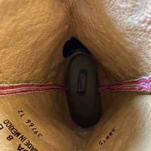 Shyanne Cowboy Boots - Red with Beige Embroidered Flowers. Like New. Size 8B